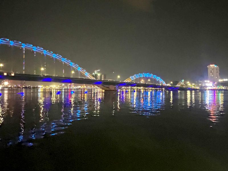 Du thuyền Danang Dragon Cruise