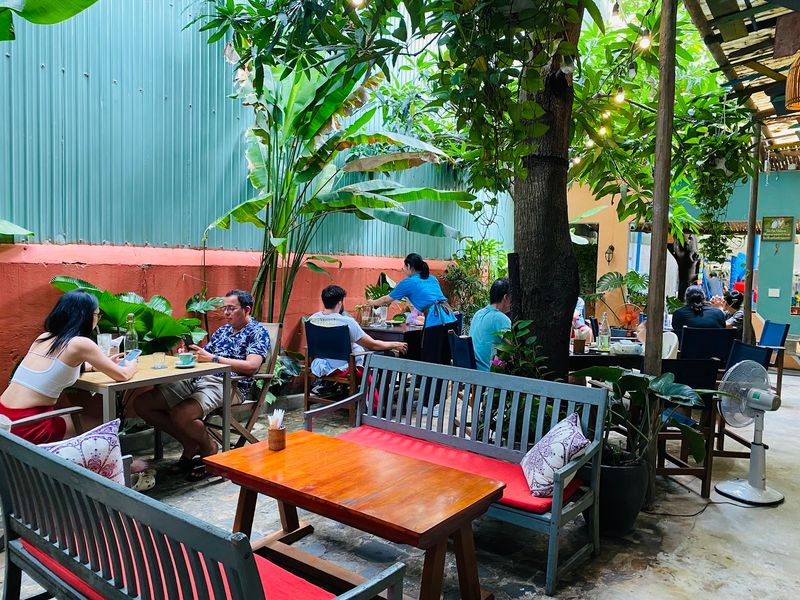 SIX ON SIX CAFE - BRUNCH & RESTAURANT